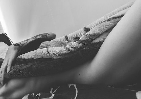 Naakte gelekte OnlyFans-foto van Snoot