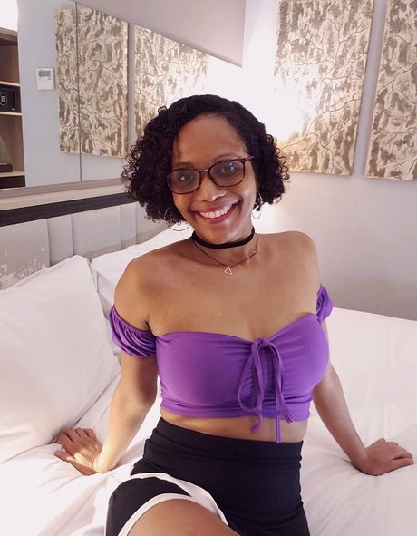 Naakte gelekte OnlyFans-foto van Lisasubqueen