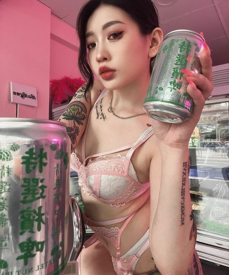 Naakte gelekte OnlyFans-foto van Missmozzi