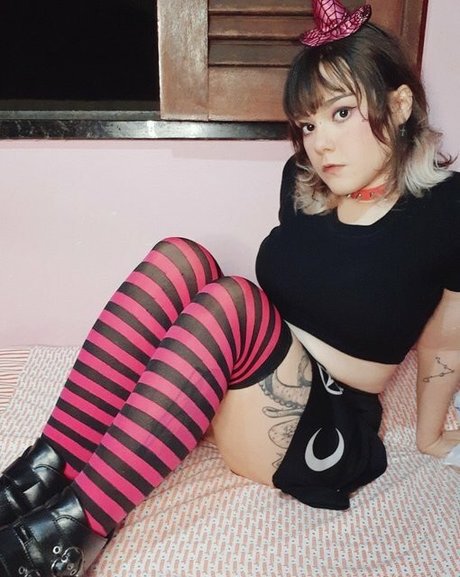 Naakte gelekte OnlyFans-foto van Lilipuff666