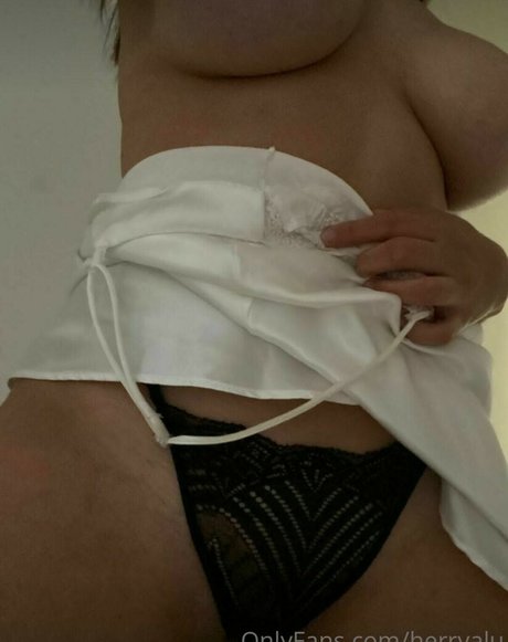 Naakte gelekte OnlyFans-foto van Valu Herrera