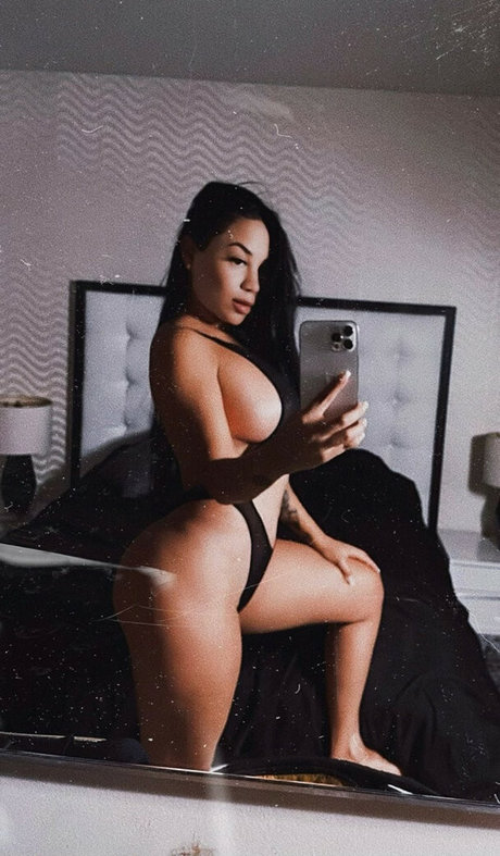 Naakte gelekte OnlyFans-foto van La Damosky