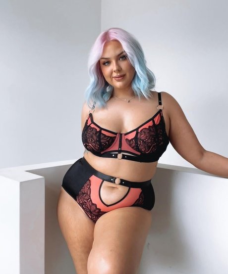 Naakte gelekte OnlyFans-foto van Laurenbrianna