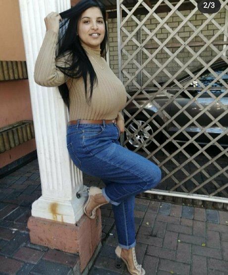 Naakte gelekte OnlyFans-foto van Mickyla Goslett