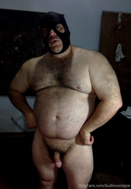 Naakte gelekte OnlyFans-foto van Bullmusclejoe