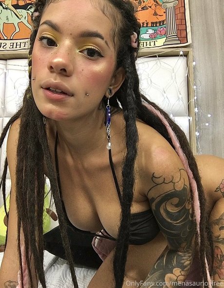 Naakte gelekte OnlyFans-foto van Menasauriofree