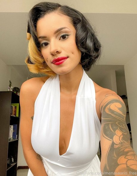 Naakte gelekte OnlyFans-foto van Menasauriofree