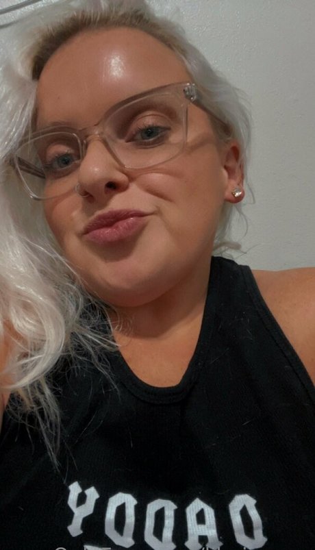 Naakte gelekte OnlyFans-foto van Lilmissross