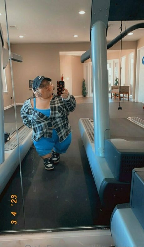 Naakte gelekte OnlyFans-foto van Lilmissross