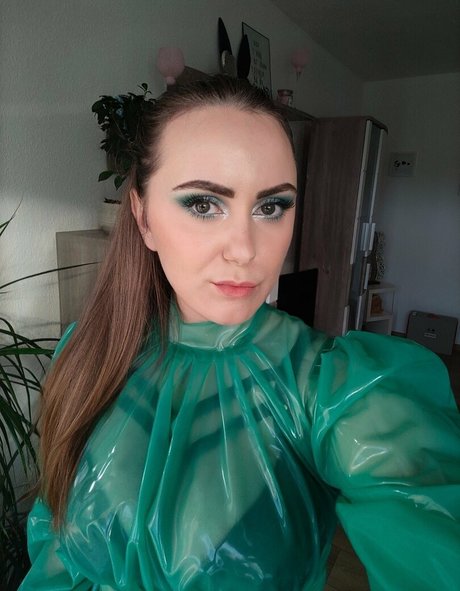 Naakte gelekte OnlyFans-foto van Madamealaskaofficial