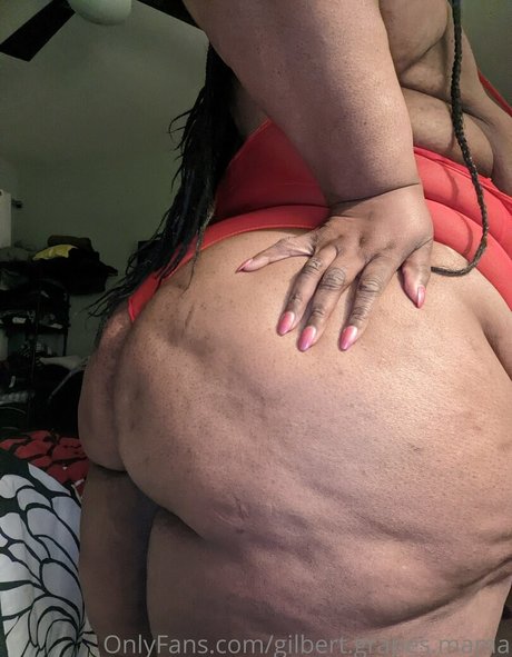Naakte gelekte OnlyFans-foto van Gilbertgrapesmama