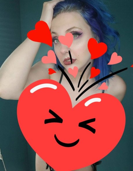 Naakte gelekte OnlyFans-foto van Milkydesserts
