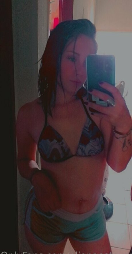 Naakte gelekte OnlyFans-foto van Babymeeli
