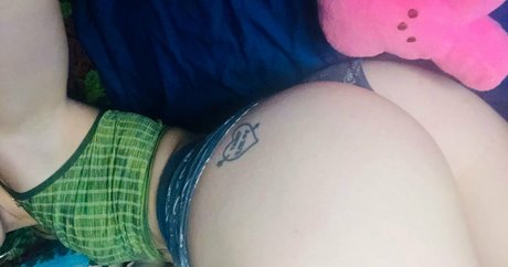 Naakte gelekte OnlyFans-foto van Demonbabie