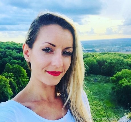Naakte gelekte OnlyFans-foto van Monicasaintxxx