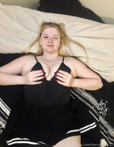 Naakte gelekte OnlyFans-foto van Berrybabe721