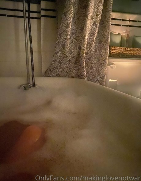 Naakte gelekte OnlyFans-foto van Realprincesstiabeanie