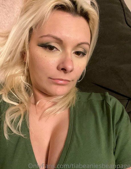 Naakte gelekte OnlyFans-foto van Realprincesstiabeanie