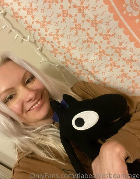 Naakte gelekte OnlyFans-foto van Realprincesstiabeanie