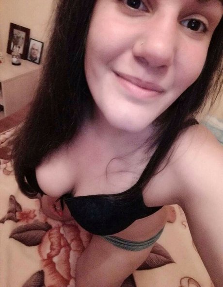 Naakte gelekte OnlyFans-foto van Sisak