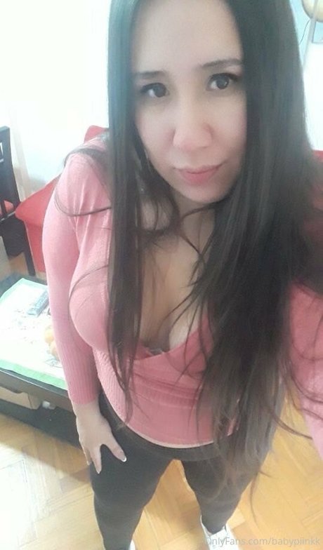 Naakte gelekte OnlyFans-foto van Babypiinkk