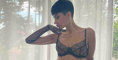 Naakte gelekte OnlyFans-foto van Badm0mmy