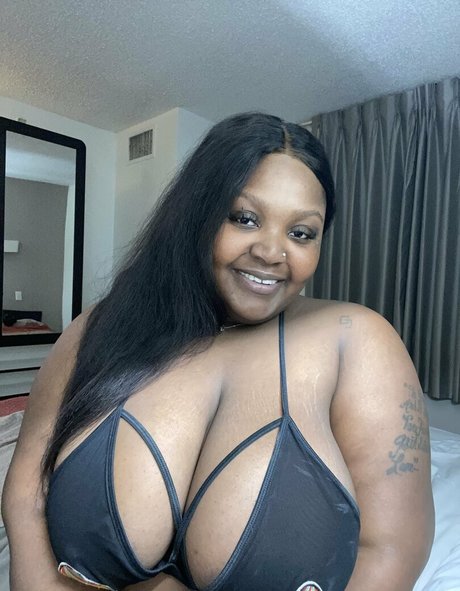 Naakte gelekte OnlyFans-foto van Misschocolateshortcake