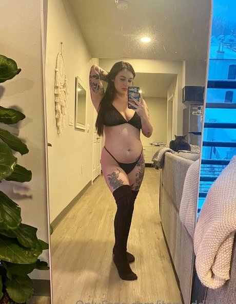 Naakte gelekte OnlyFans-foto van Itsmaddiefox