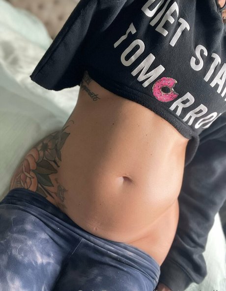 Naakte gelekte OnlyFans-foto van Lusciousbelly