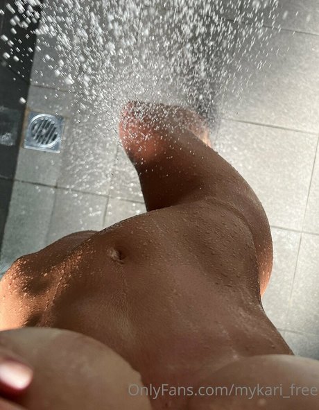 Naakte gelekte OnlyFans-foto van Mykarifree