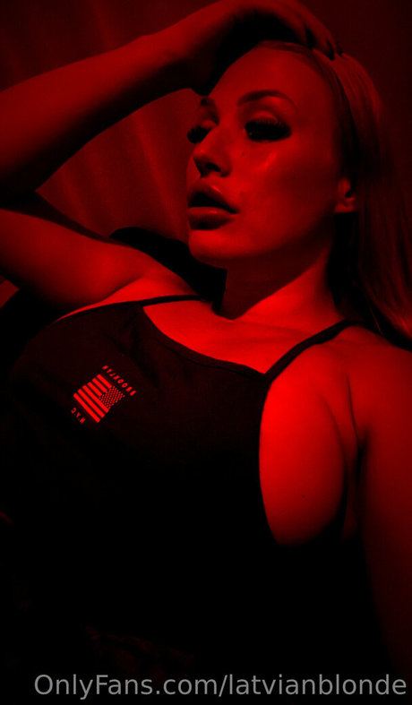 Naakte gelekte OnlyFans-foto van Latvianblonde