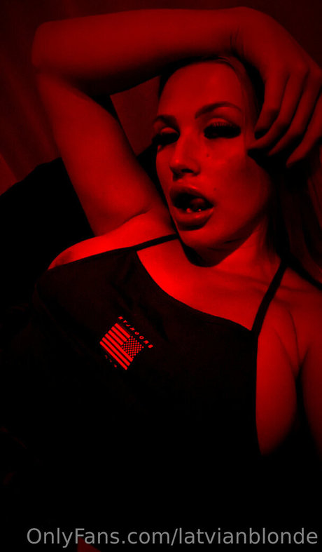Naakte gelekte OnlyFans-foto van Latvianblonde