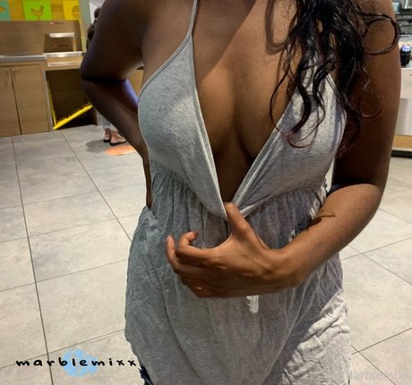 Naakte gelekte OnlyFans-foto van Marblemixx