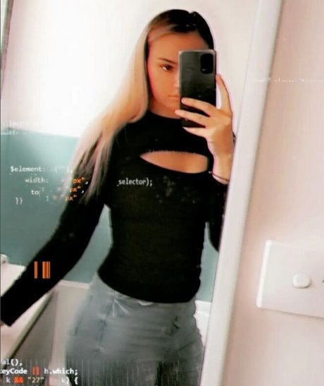 Naakte gelekte OnlyFans-foto van Jessie Venner