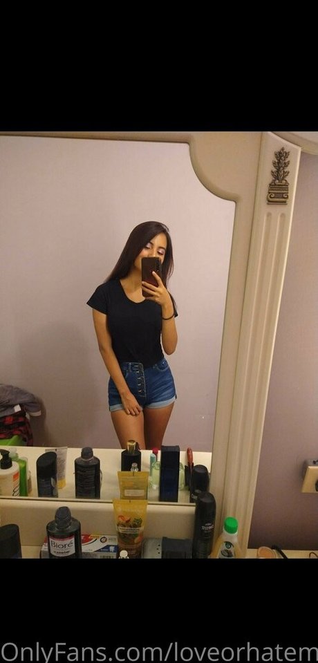 Naakte gelekte OnlyFans-foto van Eatmedaily