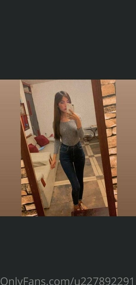 Naakte gelekte OnlyFans-foto van Eatmedaily