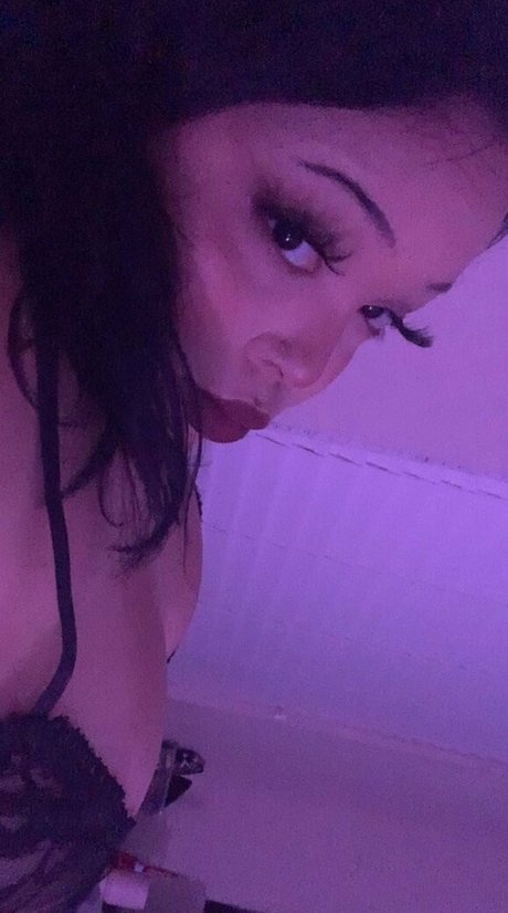Naakte gelekte OnlyFans-foto van Kaylveigh