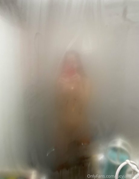 Naakte gelekte OnlyFans-foto van Lucyjane710
