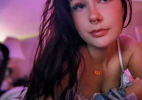 Naakte gelekte OnlyFans-foto van Xxhhhhunny