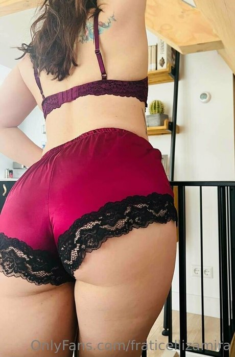 Naakte gelekte OnlyFans-foto van Fraticellizamira