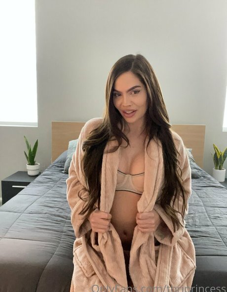 Naakte gelekte OnlyFans-foto van Toriprincess