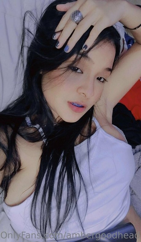 Naakte gelekte OnlyFans-foto van Ambergoodhead