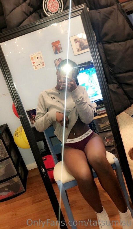 Naakte gelekte OnlyFans-foto van Tatsumisu
