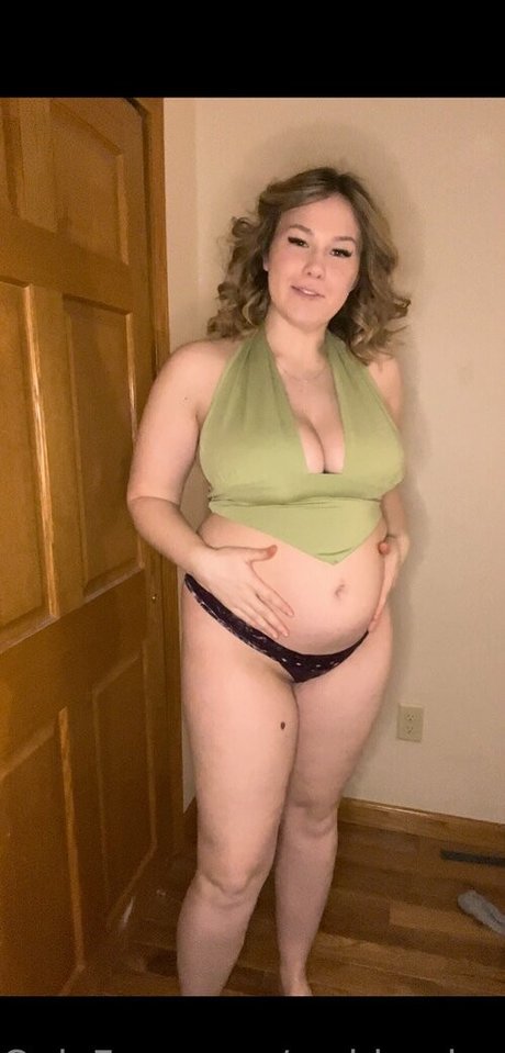 Naakte gelekte OnlyFans-foto van Msblondepiggy