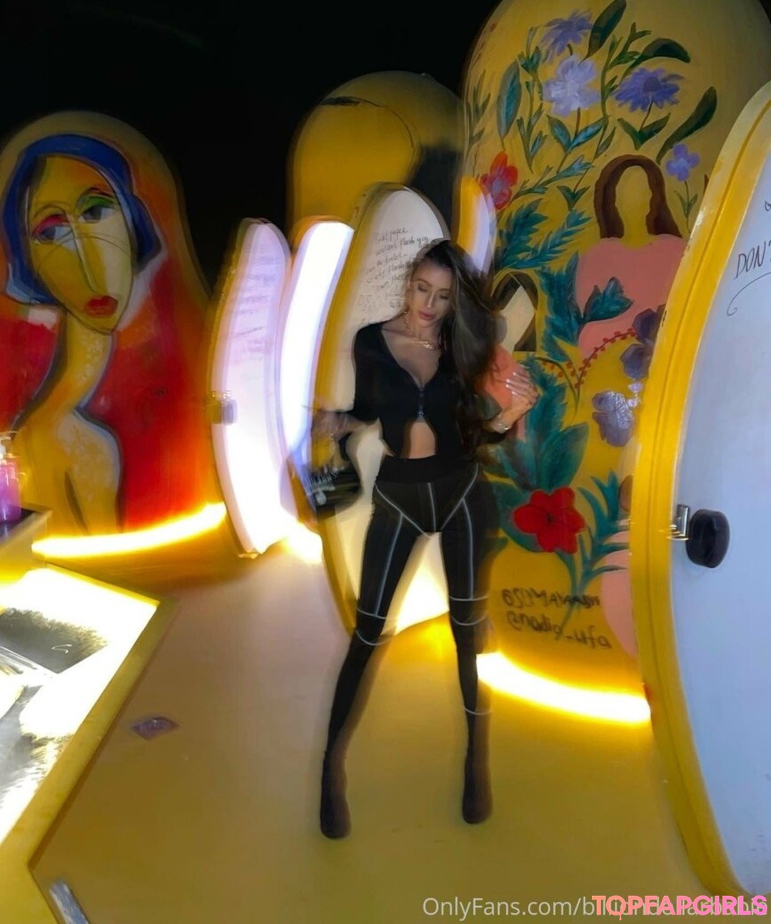 Naakte gelekte OnlyFans-foto van Billiondollarbabie #9 Naakte gelekte OnlyFans-foto van Billiondollarbabie #9