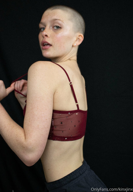 Naakte gelekte OnlyFans-foto van Kenziejean