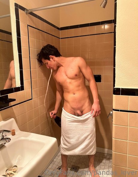 Naakte gelekte OnlyFans-foto van Pandaslover