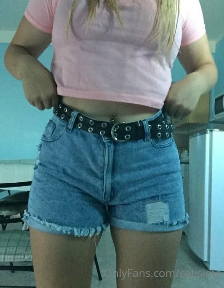 Naakte gelekte OnlyFans-foto van Catisima