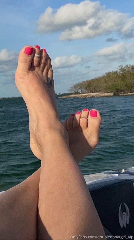 Naakte gelekte OnlyFans-foto van Doubledboatgirlvip