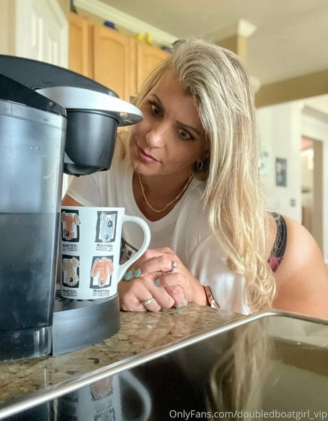 Naakte gelekte OnlyFans-foto van Doubledboatgirlvip